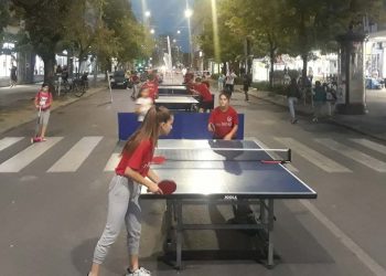 Stonoteniski stolovi na otvorenom u centru Kruševca 19. septembra